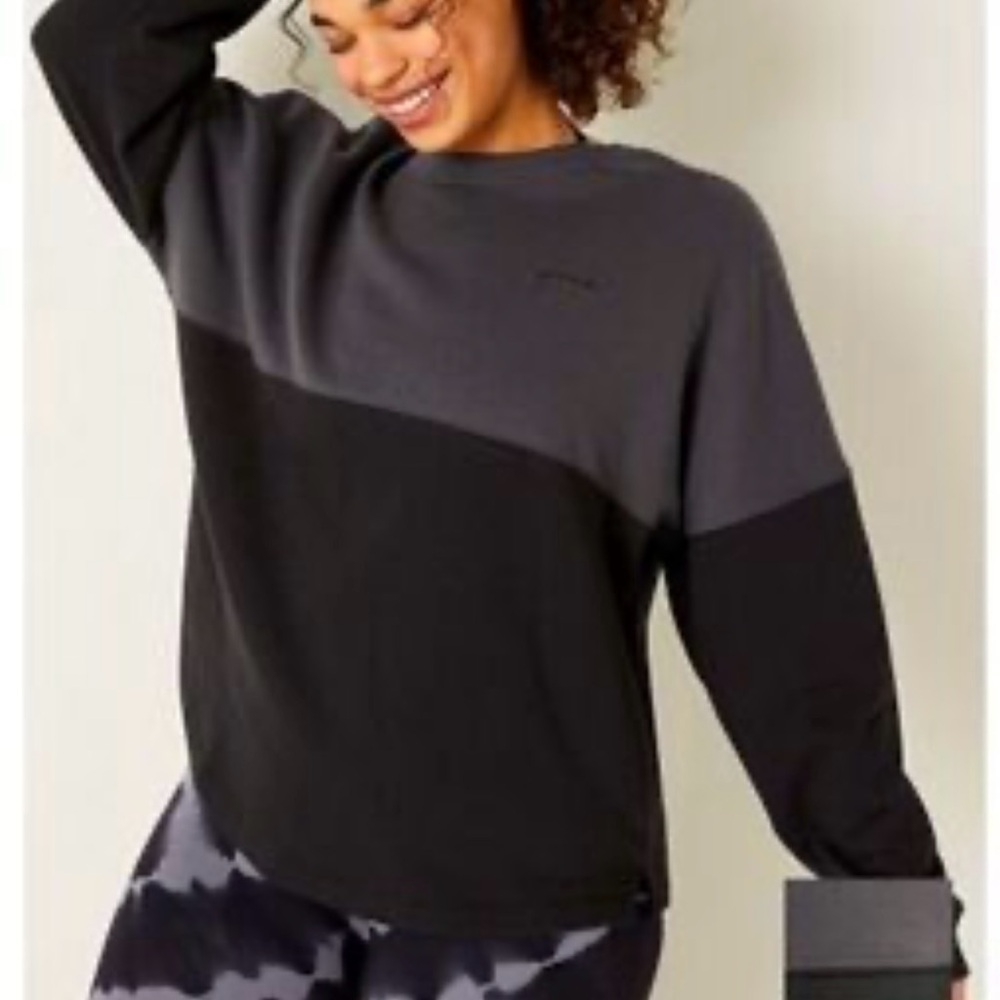 VS PINK  Logo Black /Gray Colorblock Long Sleeve Crewneck Sweatshirt